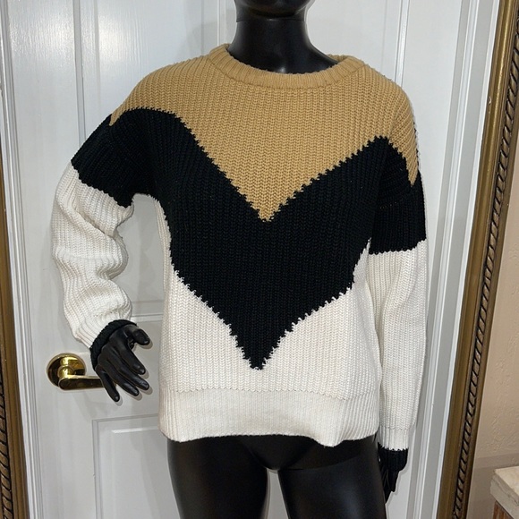 Pink Lily Sweaters - Pink Lily chevron style sweater